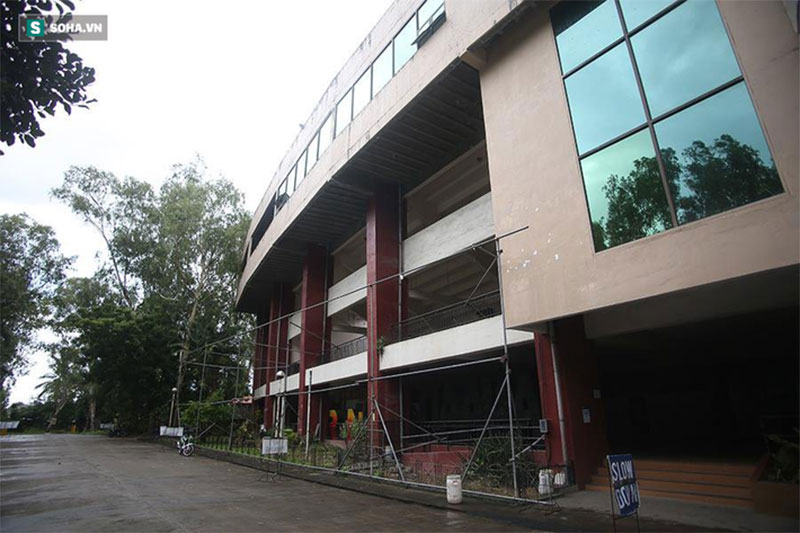 Cận cảnh nguy cơ cho đội tuyển Việt Nam: SVĐ lụp xụp, đầy ổ gà, ổ trâu