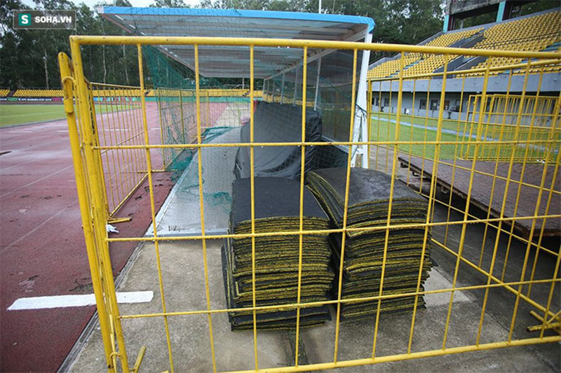 Cận cảnh nguy cơ cho đội tuyển Việt Nam: SVĐ lụp xụp, đầy ổ gà, ổ trâu