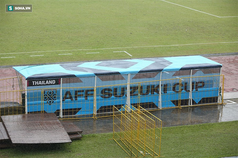 Cận cảnh nguy cơ cho đội tuyển Việt Nam: SVĐ lụp xụp, đầy ổ gà, ổ trâu