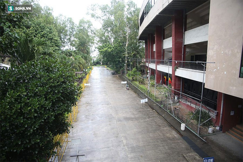 Cận cảnh nguy cơ cho đội tuyển Việt Nam: SVĐ lụp xụp, đầy ổ gà, ổ trâu