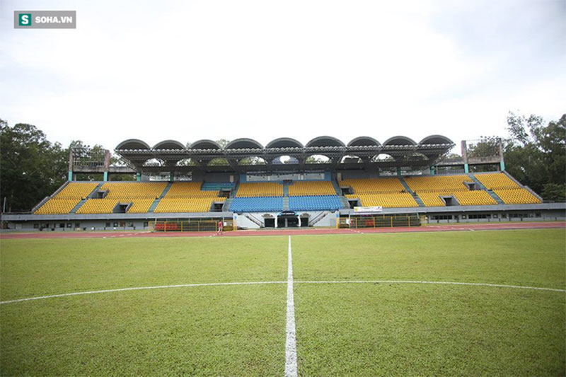 Cận cảnh nguy cơ cho đội tuyển Việt Nam: SVĐ lụp xụp, đầy ổ gà, ổ trâu