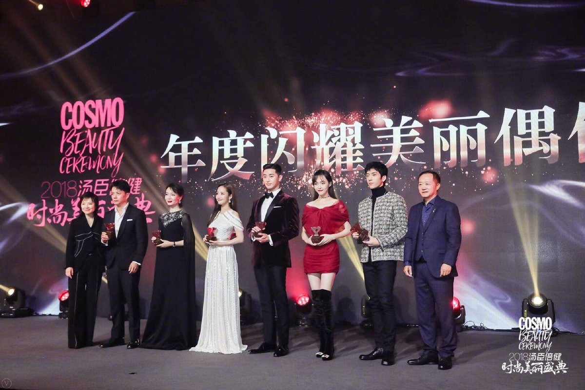 Đáng ngờ như cặp Thư Ký Kim Park Park: Ngoài mặt giả vờ bơ nhau, sau máy quay lại tíu tít