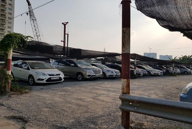 Tràn lan bãi giữ xe lậu 5 không ở Hà Nội: Bất lực hay buông lỏng?