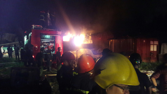 Đà Nẵng: Đang cháy kinh hoàng tại kho sơn 1.000 m2 thuộc KCN Hòa Cầm