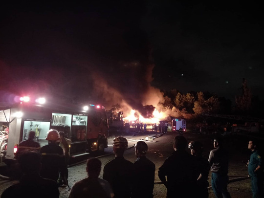 Đà Nẵng: Đang cháy kinh hoàng tại kho sơn 1.000 m2 thuộc KCN Hòa Cầm