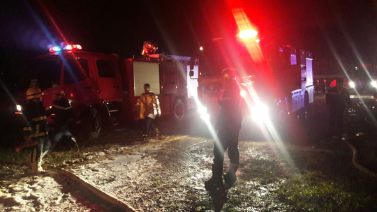 Đà Nẵng: Đang cháy kinh hoàng tại kho sơn 1.000 m2 thuộc KCN Hòa Cầm