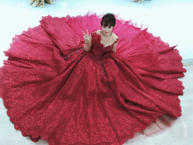 Cô dâu 62 tuổi từng nằm ôm chồng khóc 2 ngày vì hứng hơn 4000 bình luận chửi rủa sau 1 đêm