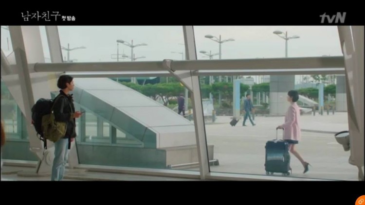 Encounter tập 1: Gia thế khủng của Song Hye Kyo khiến Park Bo Gum chùn bước?