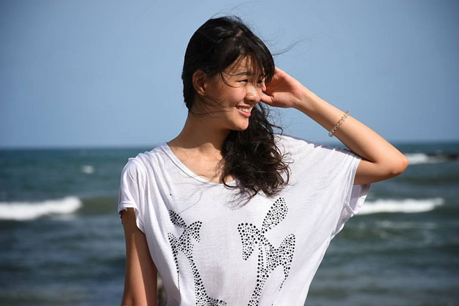 Nhan sắc của người đẹp hoa hậu làm bác sĩ tuyển Thái Lan tại AFF Cup