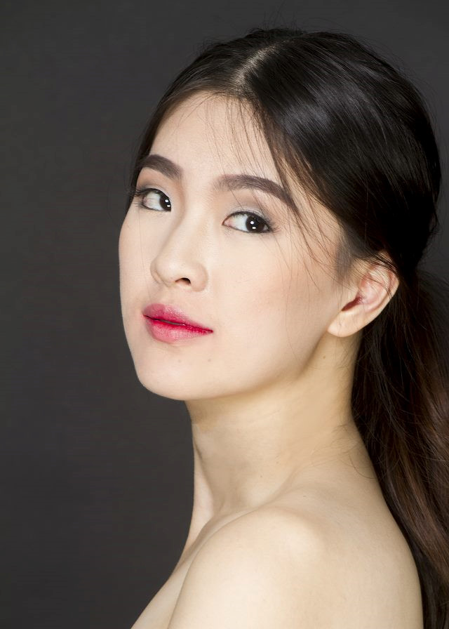 Nhan sắc của người đẹp hoa hậu làm bác sĩ tuyển Thái Lan tại AFF Cup