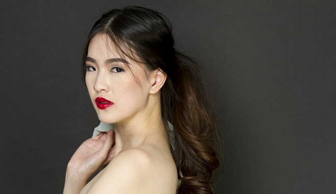 Nhan sắc của người đẹp hoa hậu làm bác sĩ tuyển Thái Lan tại AFF Cup