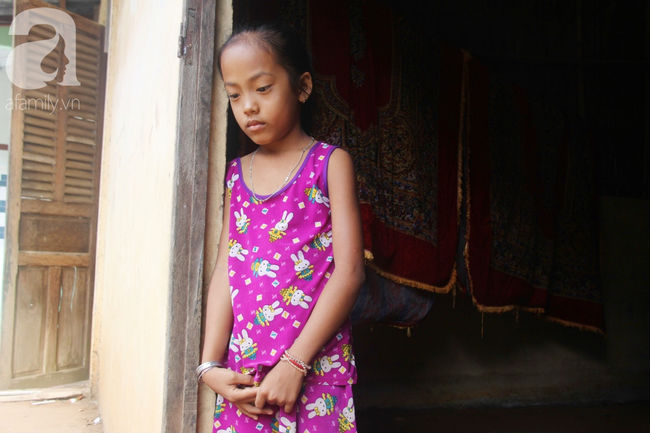 Xót cảnh mẹ bị câm điếc ú ớ rồi chết, hai đứa trẻ 6 và 9 tuổi mồ côi mẹ không có tiền đi học