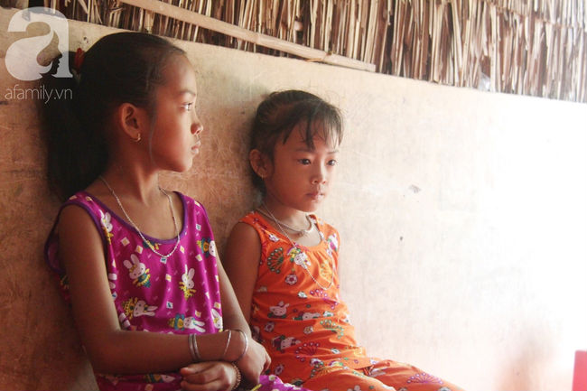 Xót cảnh mẹ bị câm điếc ú ớ rồi chết, hai đứa trẻ 6 và 9 tuổi mồ côi mẹ không có tiền đi học