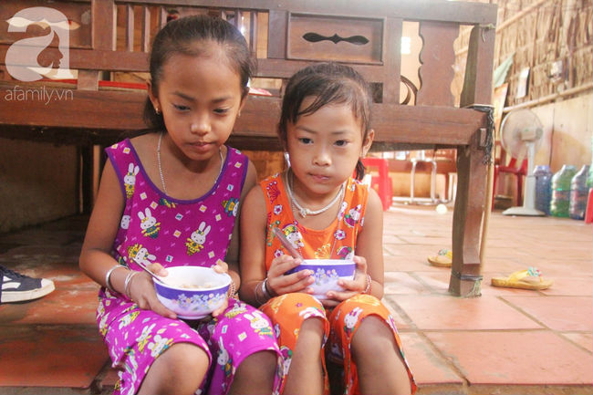 Xót cảnh mẹ bị câm điếc ú ớ rồi chết, hai đứa trẻ 6 và 9 tuổi mồ côi mẹ không có tiền đi học