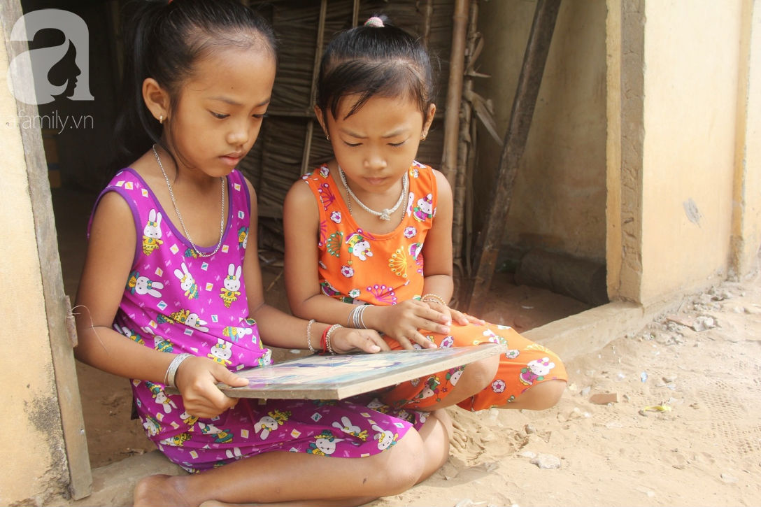 Xót cảnh mẹ bị câm điếc ú ớ rồi chết, hai đứa trẻ 6 và 9 tuổi mồ côi mẹ không có tiền đi học