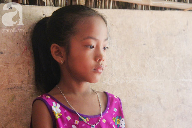 Xót cảnh mẹ bị câm điếc ú ớ rồi chết, hai đứa trẻ 6 và 9 tuổi mồ côi mẹ không có tiền đi học