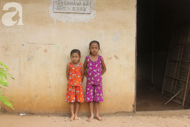 Xót cảnh mẹ bị câm điếc ú ớ rồi chết, hai đứa trẻ 6 và 9 tuổi mồ côi mẹ không có tiền đi học