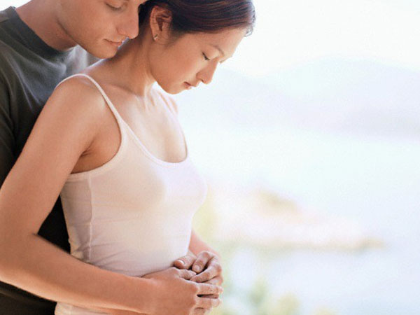 Đang ăn cơm, con riêng của chồng đến nhà, quỳ xuống van xin tôi một điều không ngờ tới