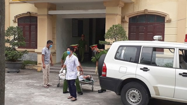 Yêu râu xanh nhiễm HIV dâm ô trẻ em bị tuyên án… trên giường