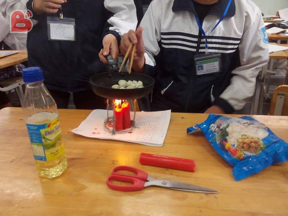 Khi bạn thèm trà sữa nhưng lại đang trong giờ học, nữ sinh này sẽ gợi ý cho bạn giải pháp tuyệt vời đấy