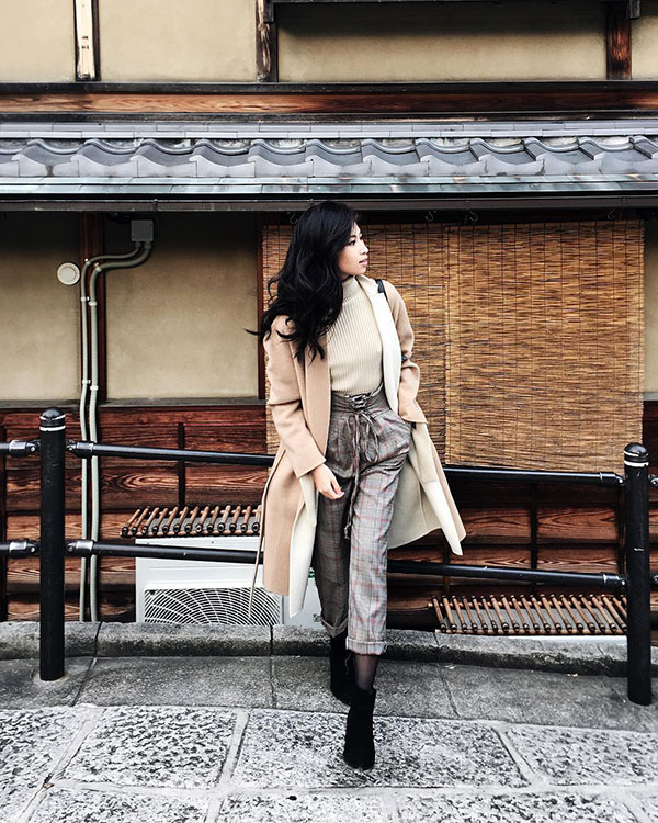 Muốn ăn gian chiều cao khi diện đồ ngày đông, bạn sẽ cần đến chiếc quần cạp cao tít cùng 3 cách mix&match; sau