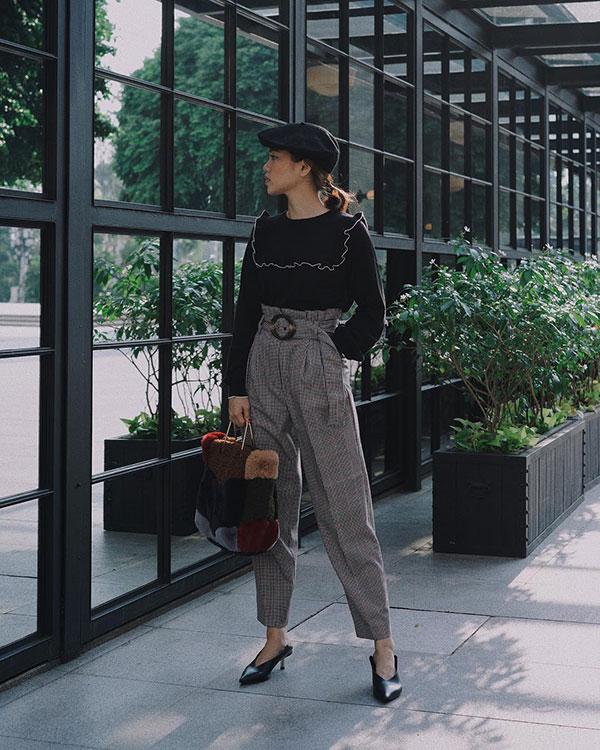 Muốn ăn gian chiều cao khi diện đồ ngày đông, bạn sẽ cần đến chiếc quần cạp cao tít cùng 3 cách mix&match; sau