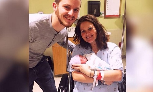 Vợ đau đẻ, chồng cố tình phạm luật giao thông ở Mỹ để nhờ giúp đỡ