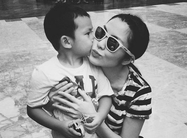 Lần đầu tiên, Tăng Thanh Hà phô bày toàn bộ cuộc sống của “bà mẹ bỉm sữa” với công chúng