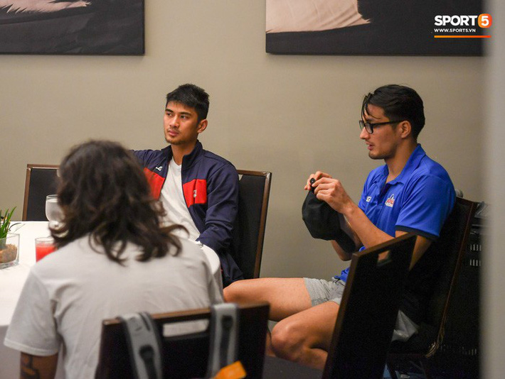 HLV trưởng ép tuyển Philippines vừa ăn trưa vừa xem băng hình phân tích tuyển Việt Nam