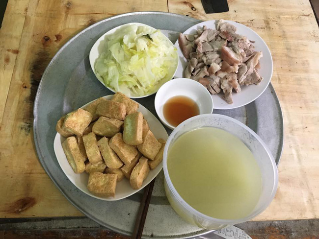 Mâm cơm bị các chị em chê tơi tả lại được cánh mày râu đồng loạt bênh vực khen ngon