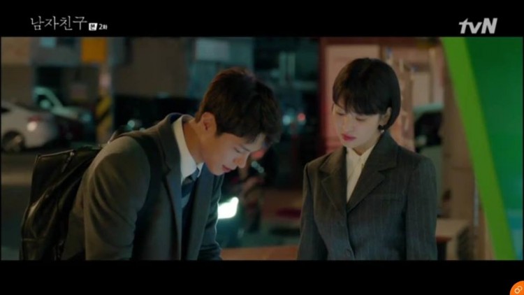 Encounter tập 2: CEO quyền lực Song Hye Kyo bất chấp hình tượng mò đến nhà trai trẻ Park Bo Gum