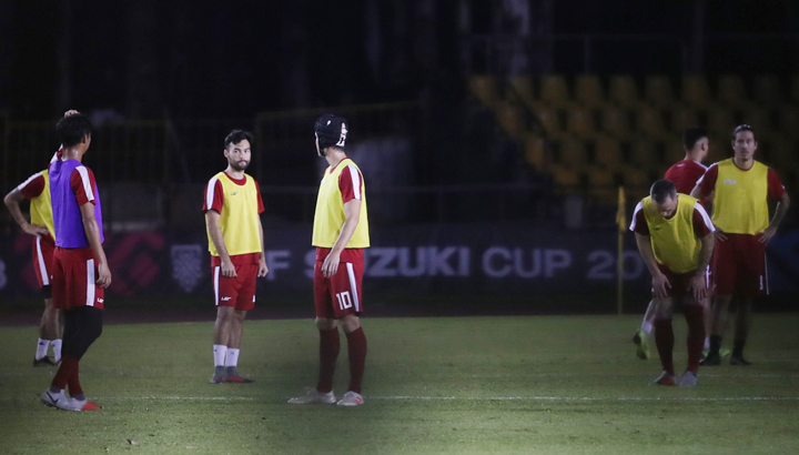 HLV Eriksson tính khoét vào hai cánh của tuyển Việt Nam