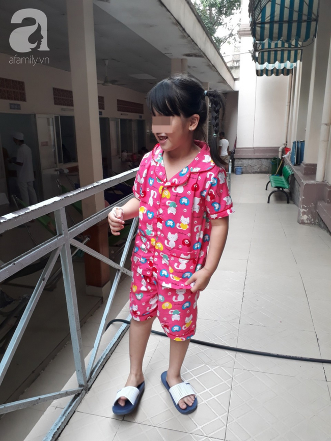 Cắn bút khi ngồi trong lớp, bé gái 7 tuổi ở TP.HCM suýt chết vì nuốt ruột bút chì vào phổi