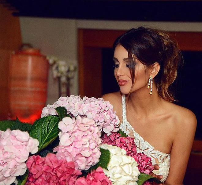 Nhan sắc nóng bỏng của Hoa hậu vừa được nhà vua Malaysia cưới làm hoàng hậu