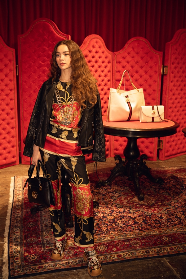 Hồ Ngọc Hà mặc sành điệu ở Thượng Hải