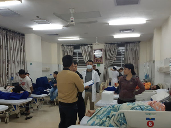 Số người nhập viện sau khi ăn bánh mì ở quán nổi tiếng không ngừng tăng