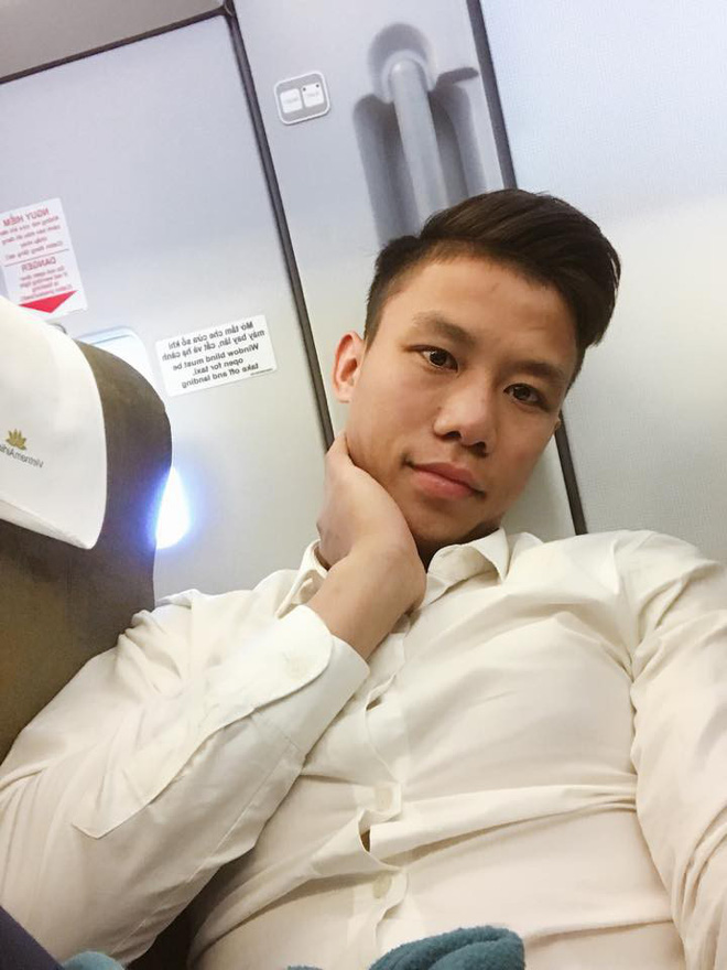 Quế Ngọc Hải - chàng cầu thủ sở hữu combo đẹp trai, nam tính lại còn yêu vợ, chăm con hết mực