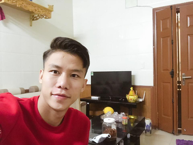 Quế Ngọc Hải - chàng cầu thủ sở hữu combo đẹp trai, nam tính lại còn yêu vợ, chăm con hết mực