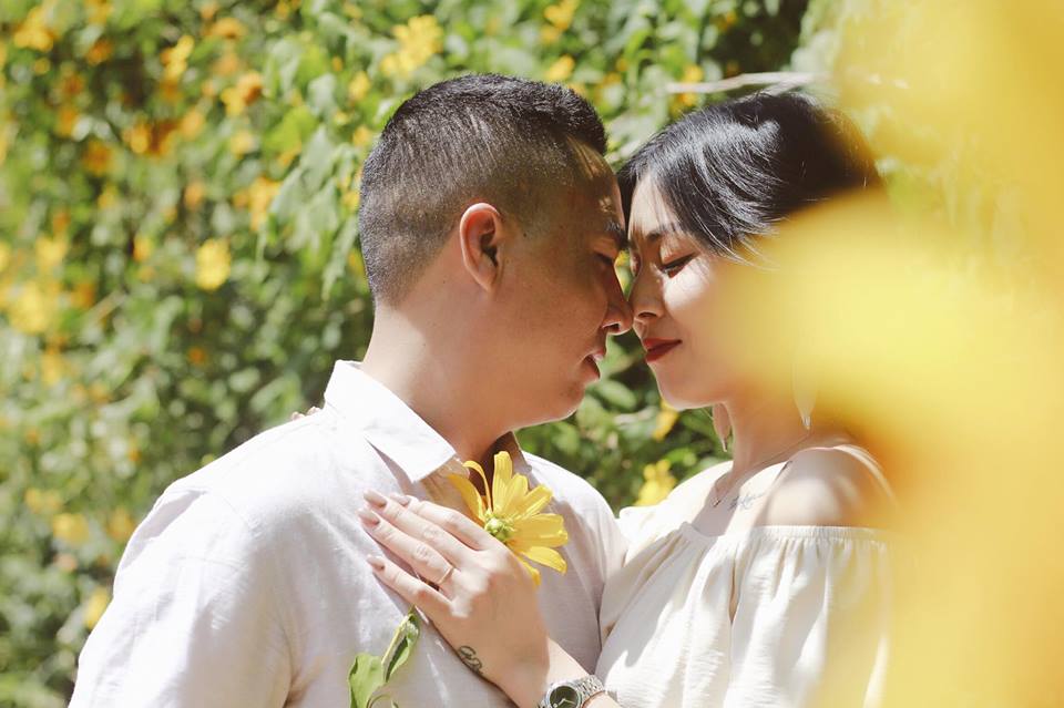 Sau bao ngày làm lơ dù chồng thả thính tích cực, cuối cùng MC Hoàng Linh cũng đã động thái đáp lại