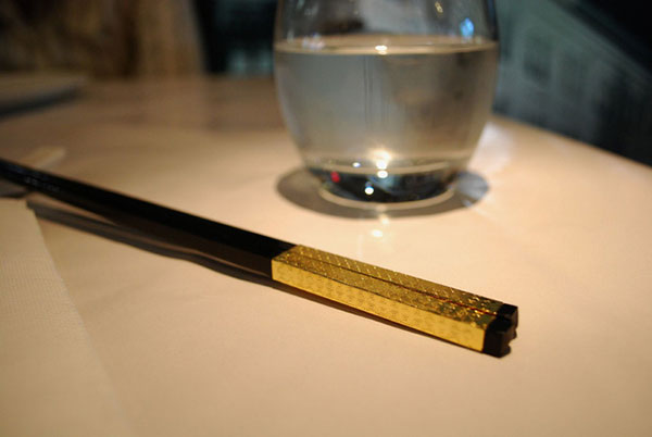 BS khuyến cáo: 3 loại đũa này tuyệt đối không nên mua về dùng, rất có hại cho sức khỏe