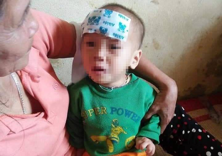 Yên Bái: Bé gái sốt cao bị bỏ rơi trong bụi rậm bên đường