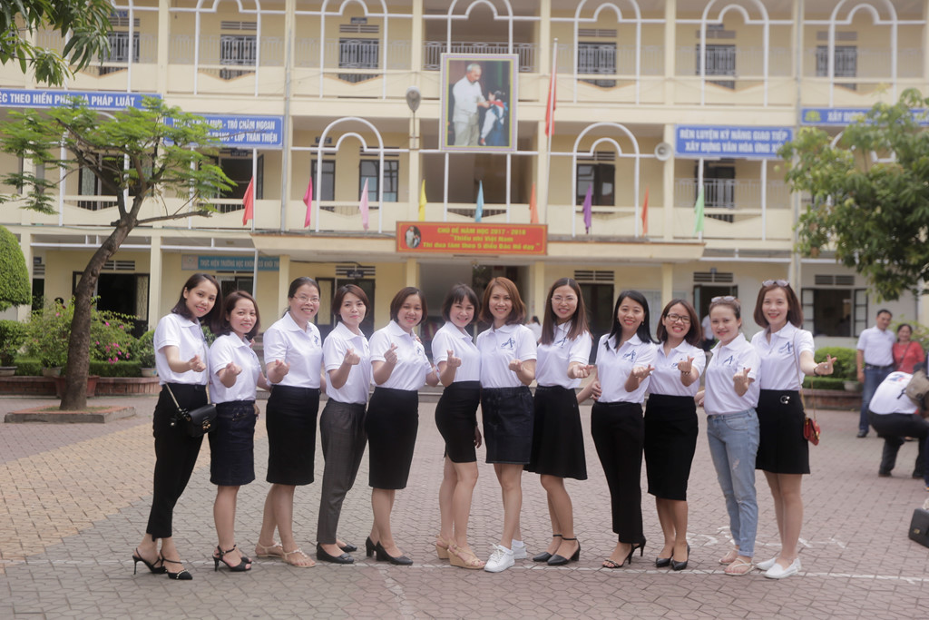 Lớp cấp 2 ở Nghệ An họp mặt sau 20 năm ra trường vẫn gần đủ sĩ số