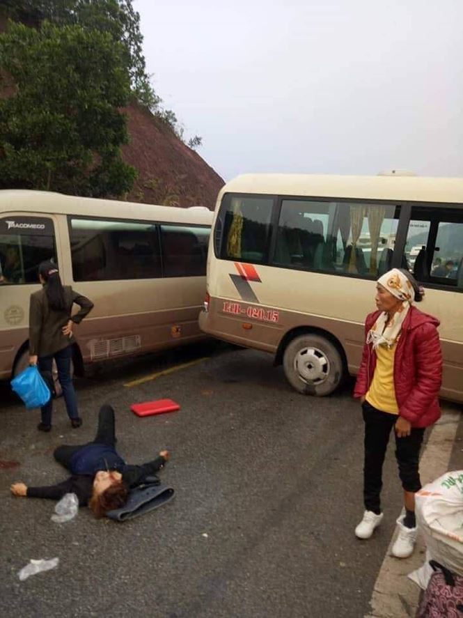 Xe khách 29 chỗ đâm trực diện xe tải, nhiều người bị thương