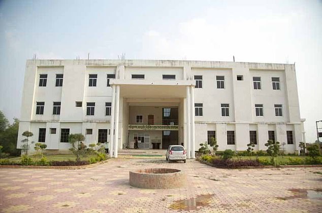 Ấn Độ: Vừa được đưa khỏi nhà tù, bị cảnh sát kéo vào toilet cưỡng hiếp