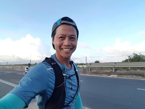 Chàng trai Hà Nội chạy bộ một mình đến TP HCM