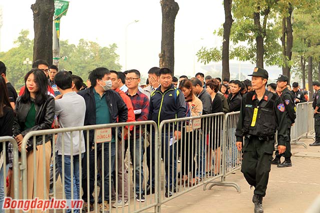 Cận cảnh màn ngã giá vé AFF Cup: Từ 1 triệu thổi lên 6 triệu đồng