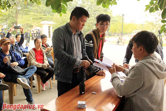 Cận cảnh màn ngã giá vé AFF Cup: Từ 1 triệu thổi lên 6 triệu đồng