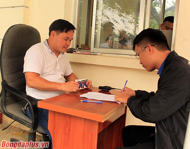 Cận cảnh màn ngã giá vé AFF Cup: Từ 1 triệu thổi lên 6 triệu đồng