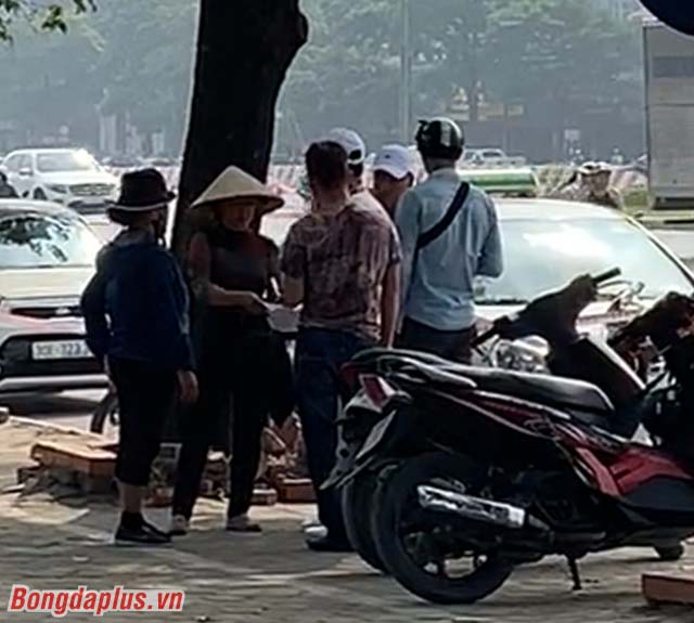 Cận cảnh màn ngã giá vé AFF Cup: Từ 1 triệu thổi lên 6 triệu đồng