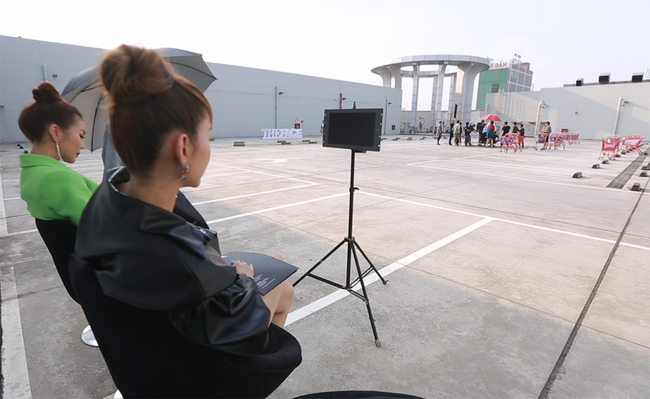 Vừa chỉ trích Minh Hằng thiếu trách nhiệm bỏ về trong tập trước, Thanh Hằng vùng vằng đe dọa thí sinh The Face chỉ có 9 tập thôi!